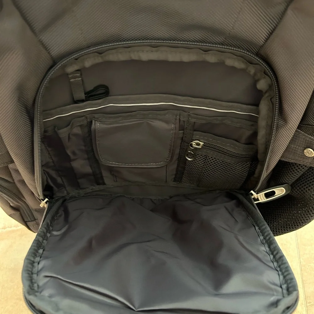 NWT High Sierra Black & Gray Pro Series Business Laptop Travel Backpack